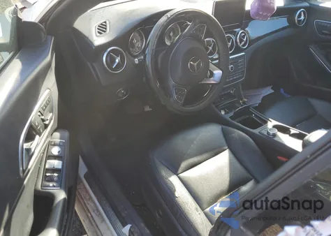 2015 Mercedes-Benz Cla 250 z USA, uszkodzony, nr VIN WDDSJ4EBXFN213577